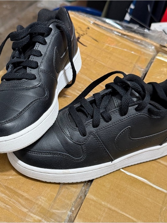 Nike Black Low-Top Sneakers with White Sole - Picture 2 of 7